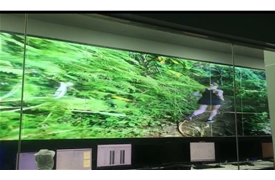 山东泰安蒙牛中控室3行X10列无缝拼接屏